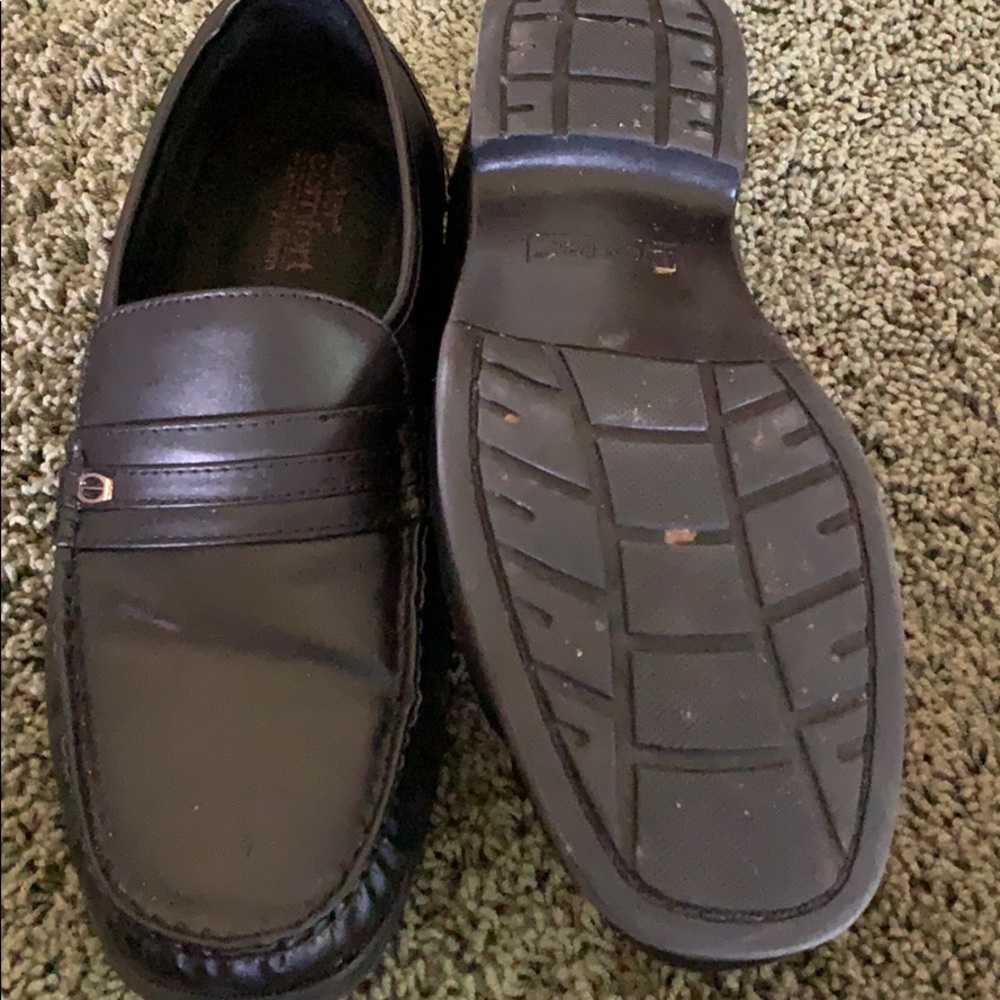 Black dress shoes